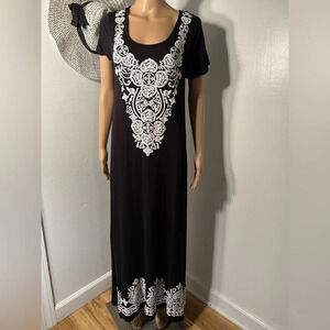 Exist, S, black with white graphic, Maxi, short sleeve scoop neck dress.